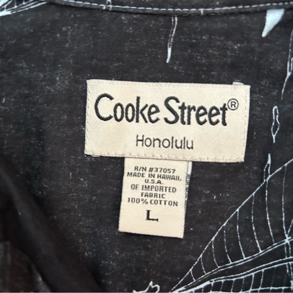 Cooke Street Honolulu Men’s Reverse Shirt, Black w/ Blue Sailboats, Size Large - Picture 11 of 14
